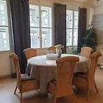 Stillvolle Designwohnung Im Historischen Zentrum Apartman *