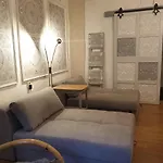 Stillvolle Designwohnung Im Historischen Zentrum Apartman *