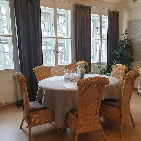 Stillvolle Designwohnung Im Historischen Zentrum Apartment *