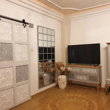 Stillvolle Designwohnung Im Historischen Zentrum Apartment *